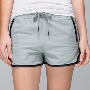 Lululemon Varsity Short in Earl Grey/Black- Sz. 8